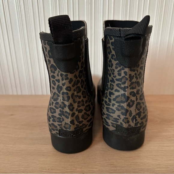 Chooka Chelsea Rain Boots/ Leopard, Cheetah Print/Ankle Length/Black and Brown - Picture 2 of 4